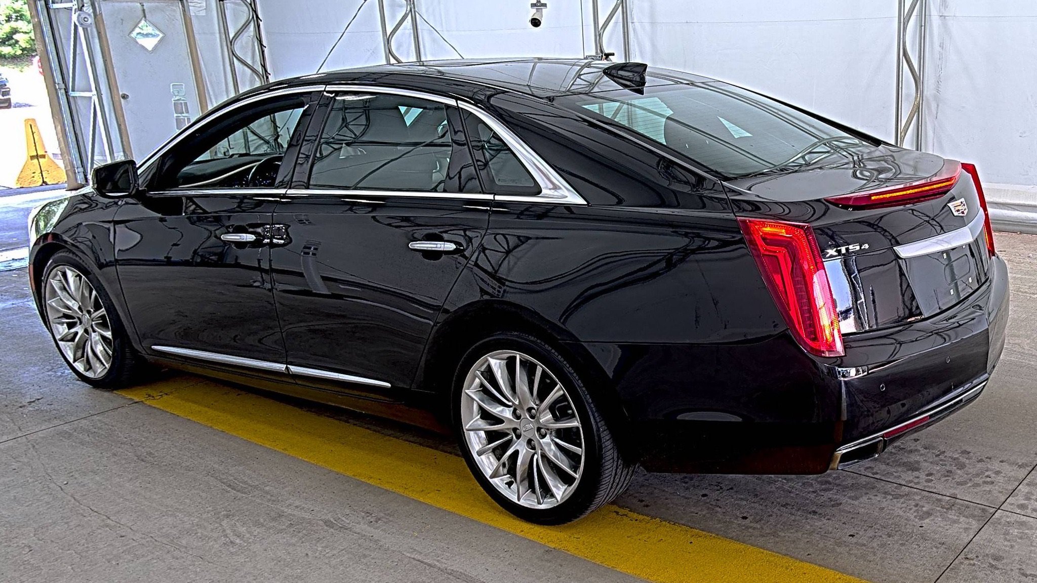 Used 2016 Cadillac XTS Platinum AWD/4WD image 3