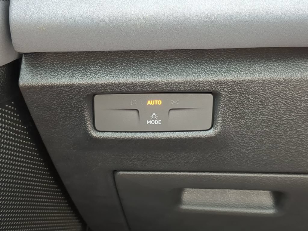 Certified 2026 Volkswagen Tiguan SE R-Line FWD image 27
