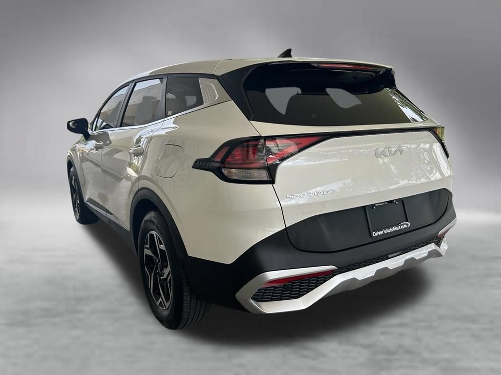 Used 2024 Kia Sportage LX FWD image 4