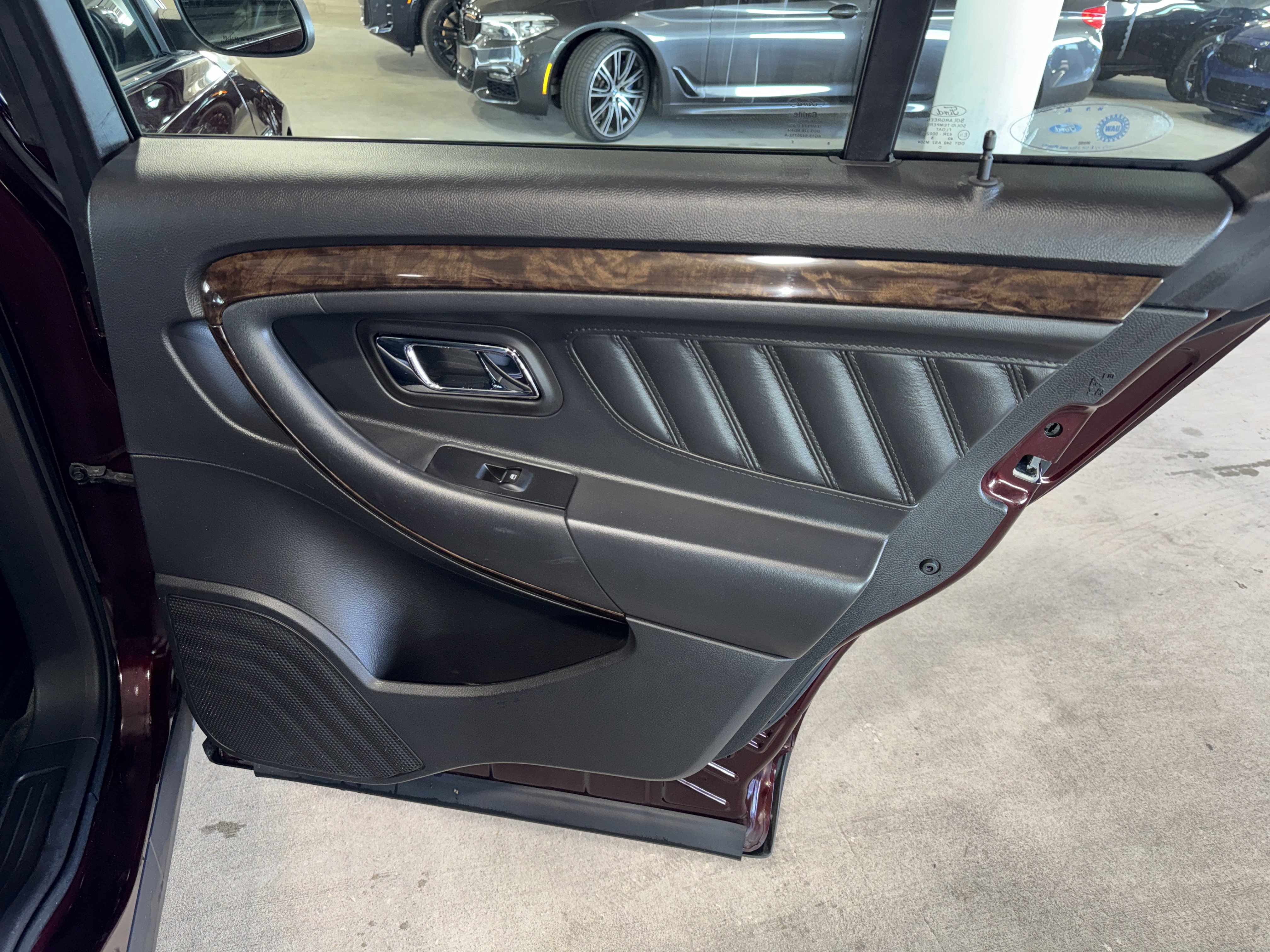 Used 2018 Ford Taurus Limited image 11