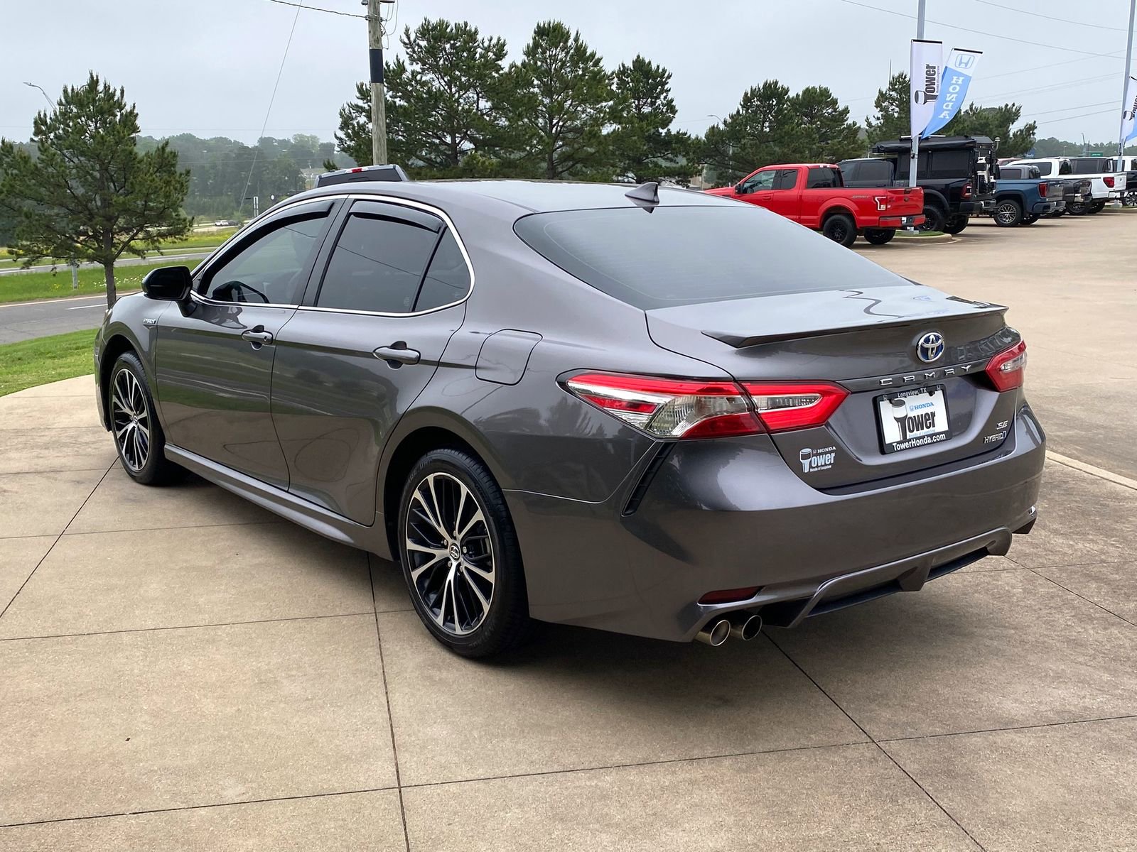Used 2020 Toyota Camry SE FWD image 4