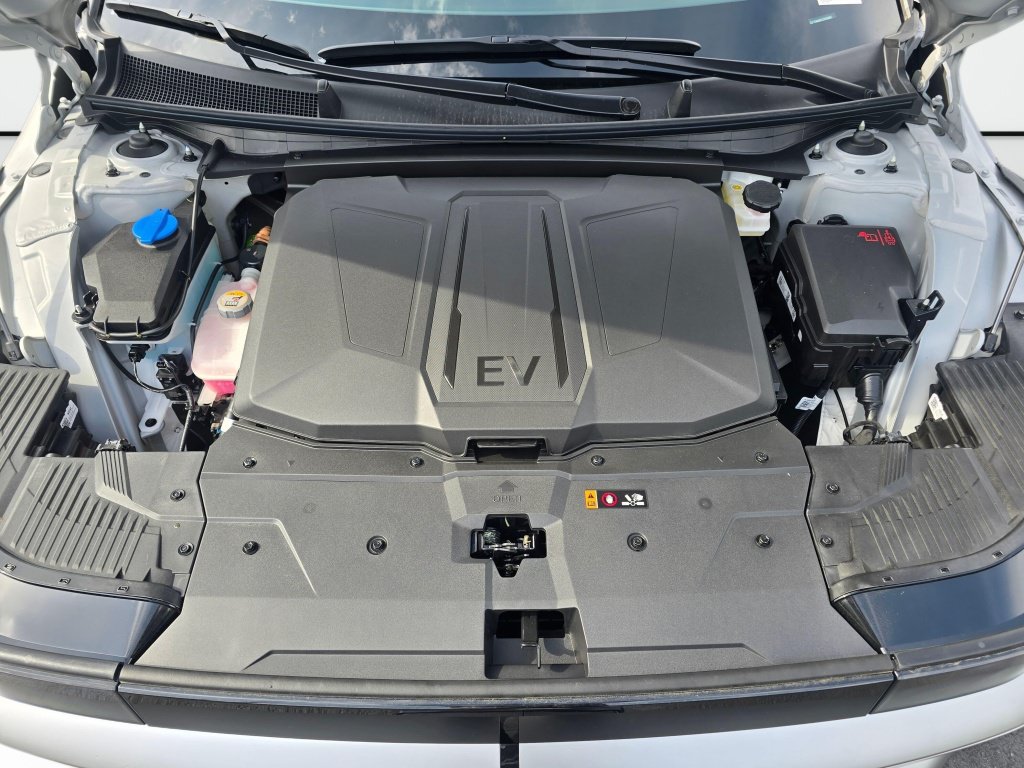 New 2025 Hyundai Ioniq 5 SE AWD/4WD image 16