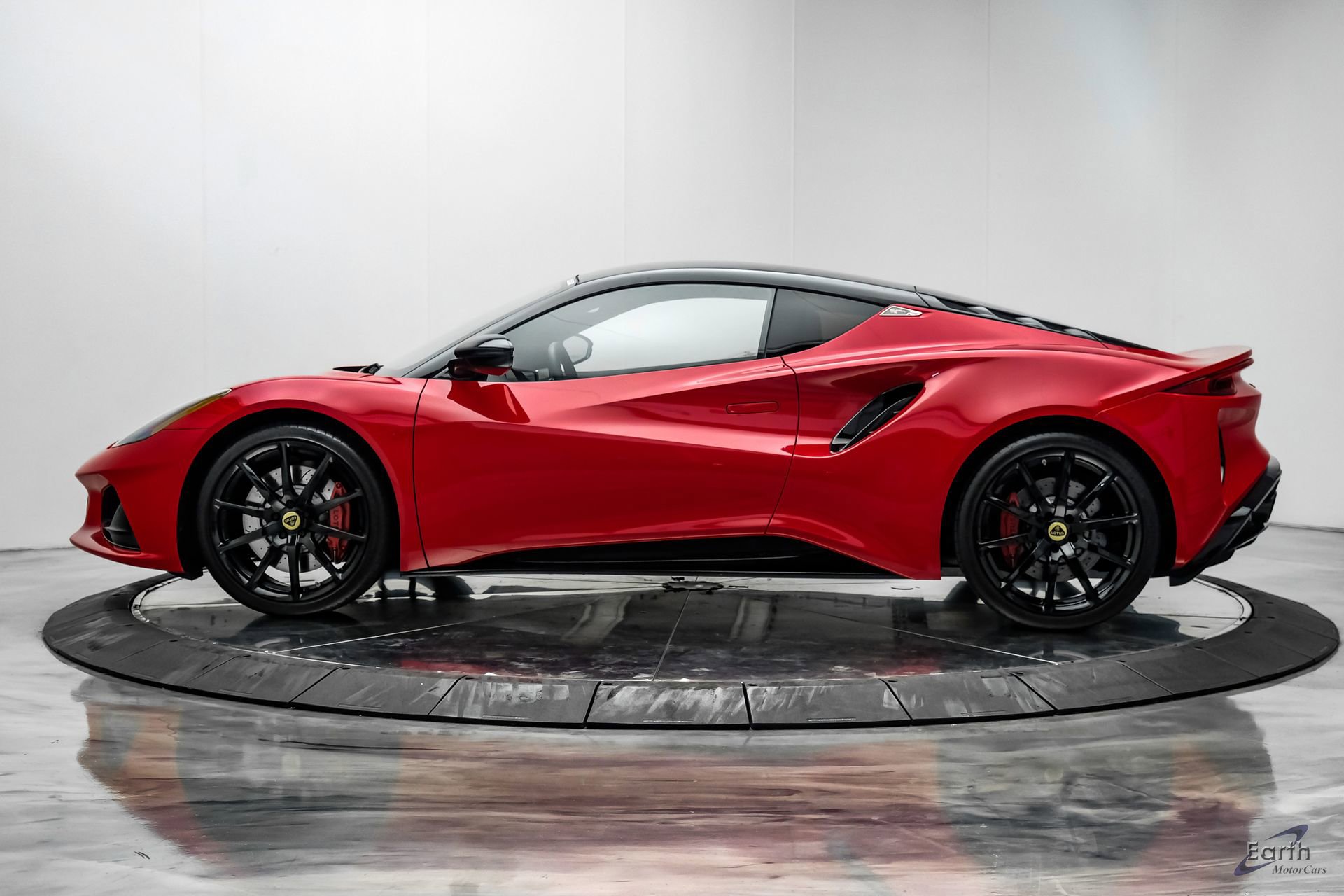 Used 2025 Lotus Emira RWD image 8
