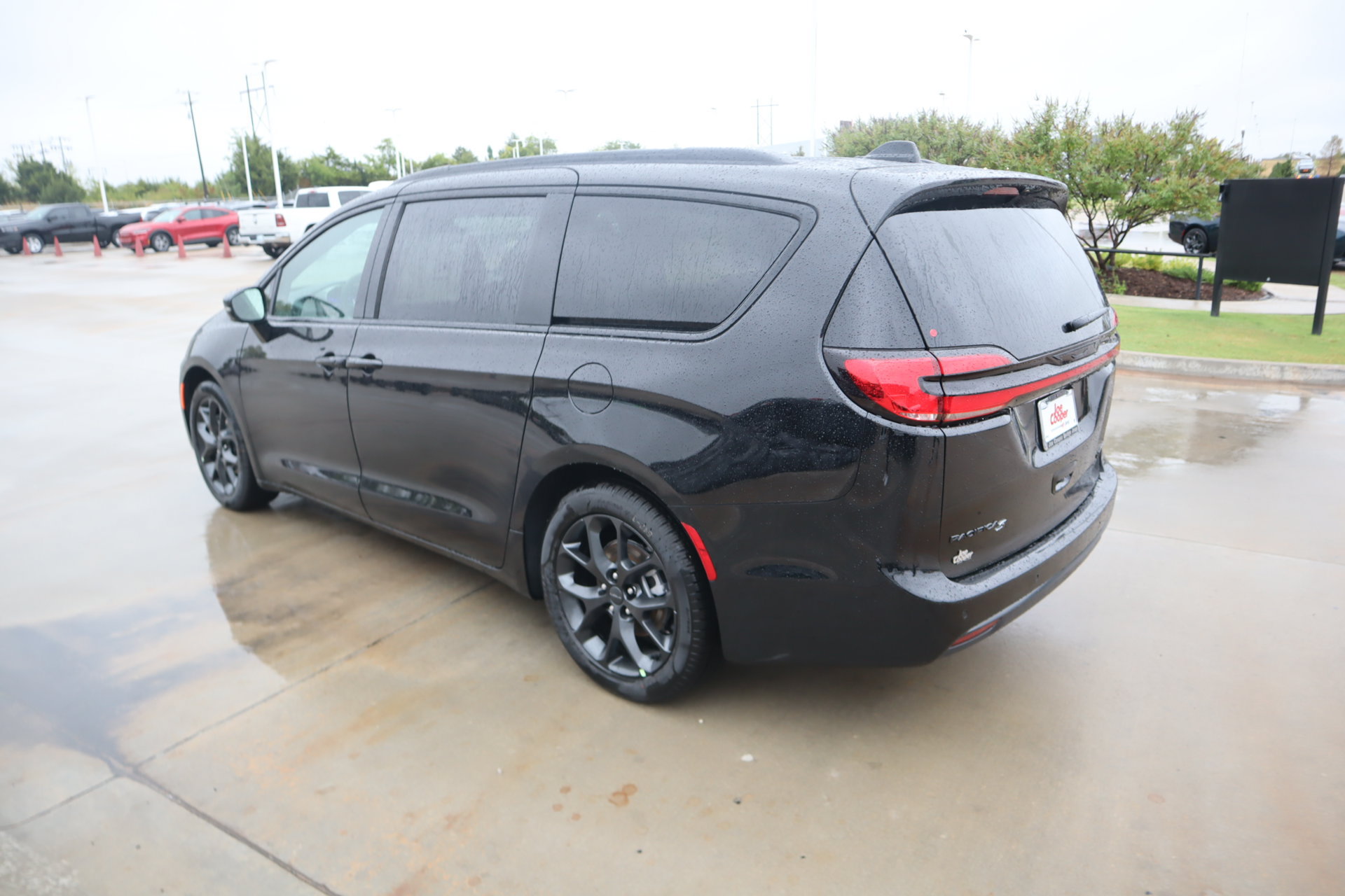 New 2027 Chrysler Pacifica Limited FWD image 24