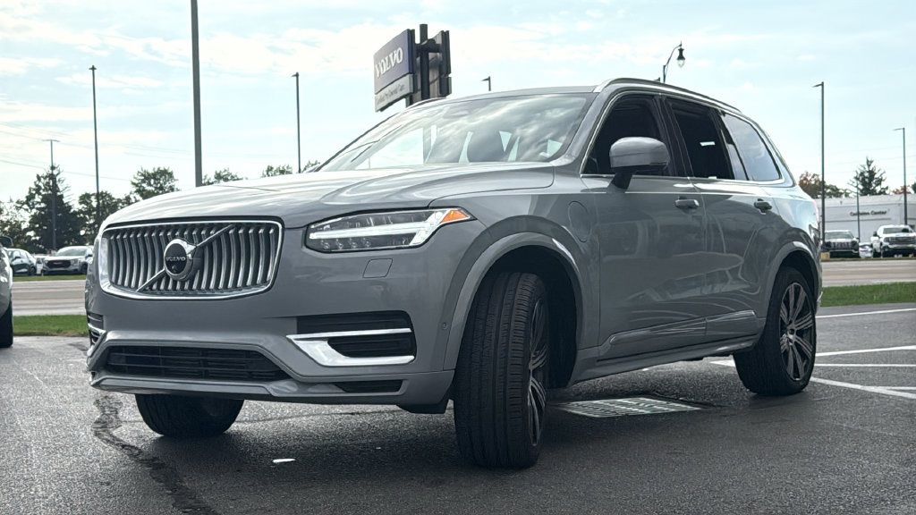 Used 2025 Volvo XC90 T8 Plus AWD/4WD image 6