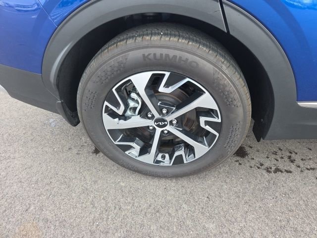 Used 2025 Kia Sportage EX image 7