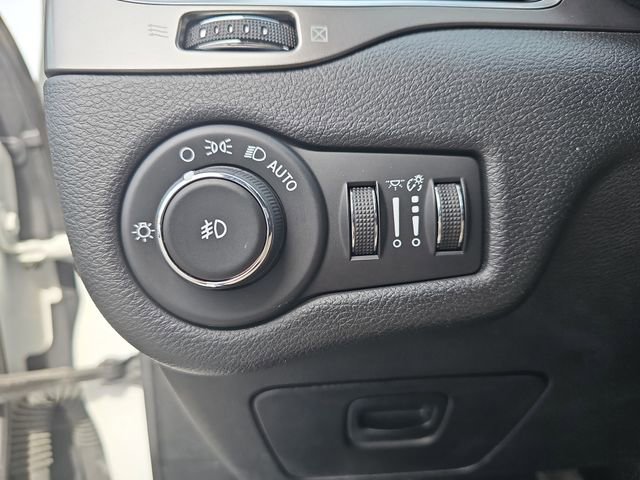 Used 2019 Jeep Cherokee Latitude Plus image 30