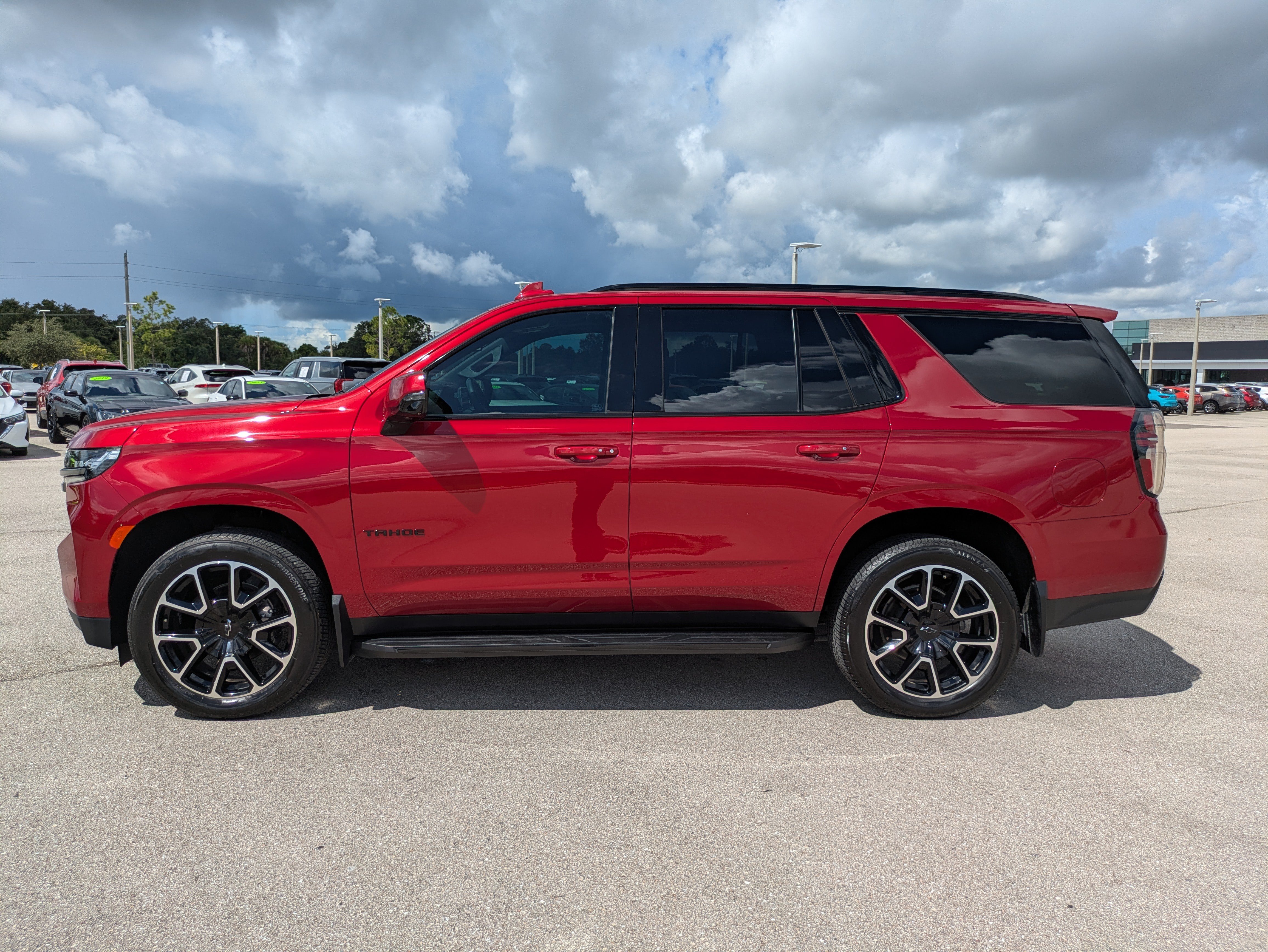Used 2021 Chevrolet Tahoe RST w/ Luxury Package RWD image 7