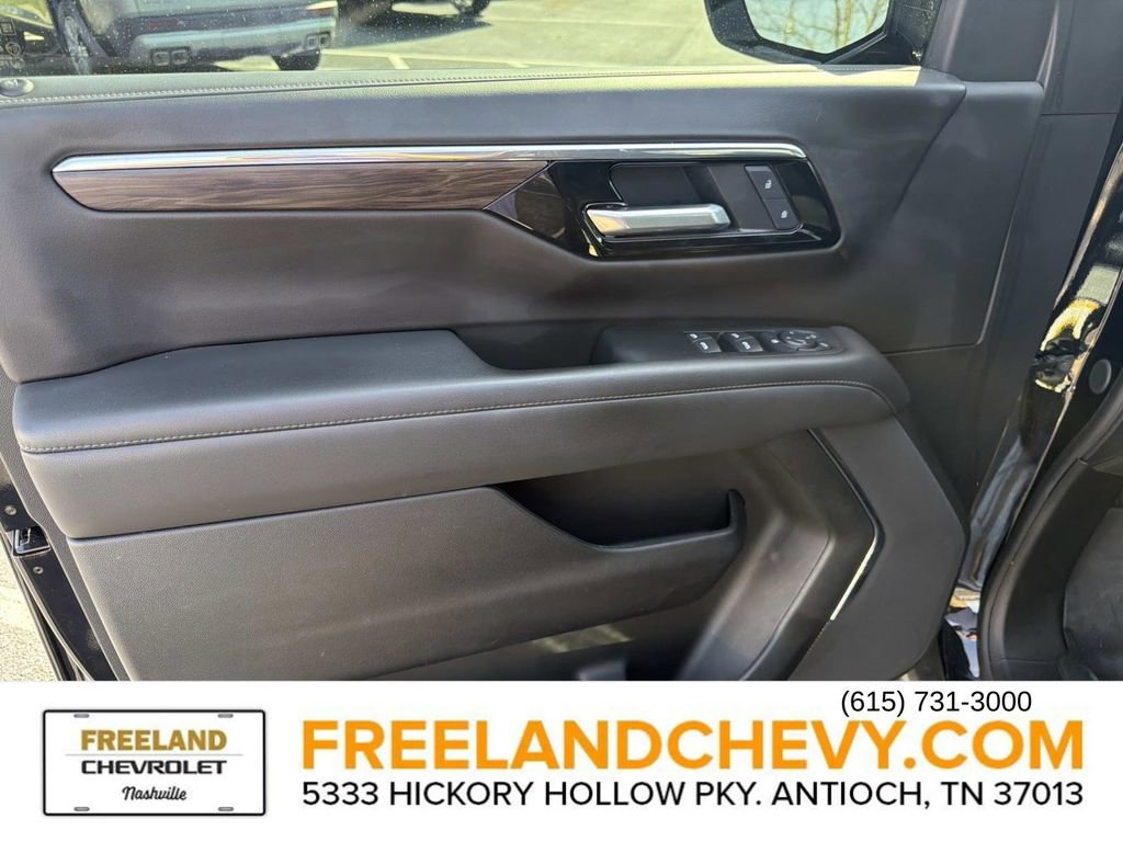 Used 2025 Chevrolet Suburban LS image 21