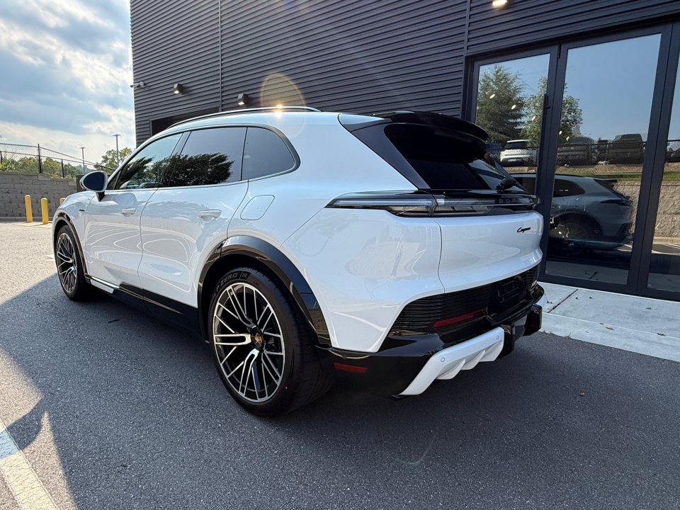 New 2026 Porsche Cayenne Electric AWD/4WD image 3