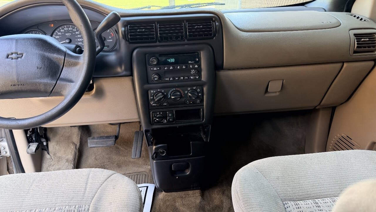 Used 2003 Chevrolet Venture LS w/ Convenience Package FWD image 13