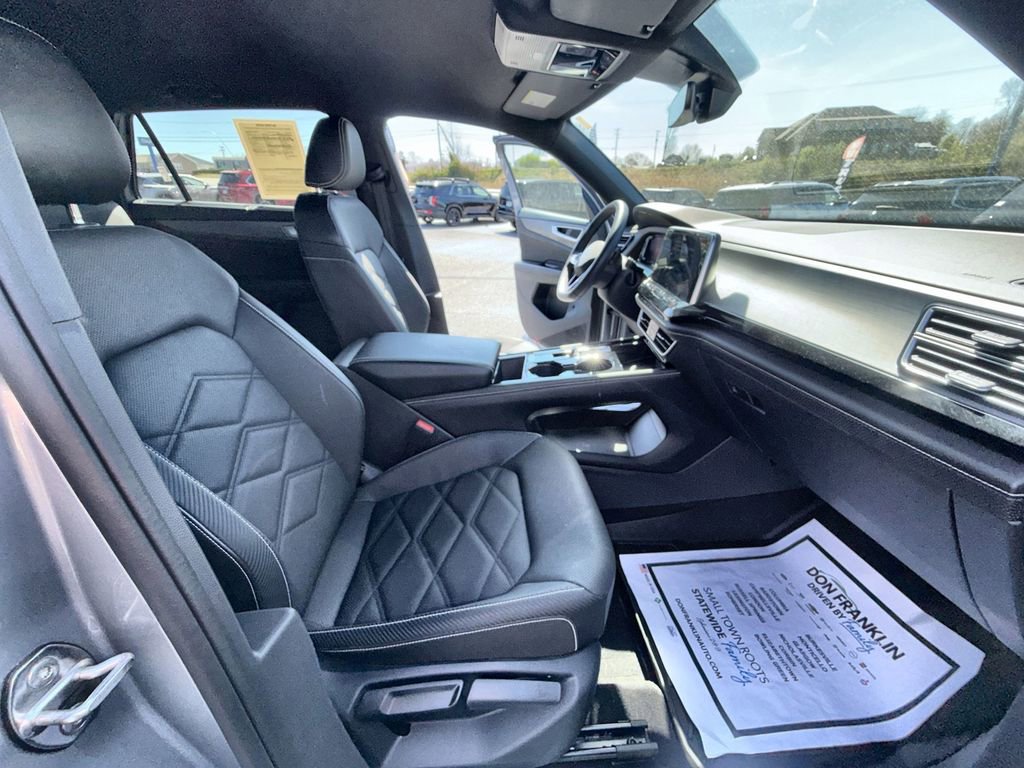 Used 2024 Volkswagen Atlas Cross Sport SE image 11