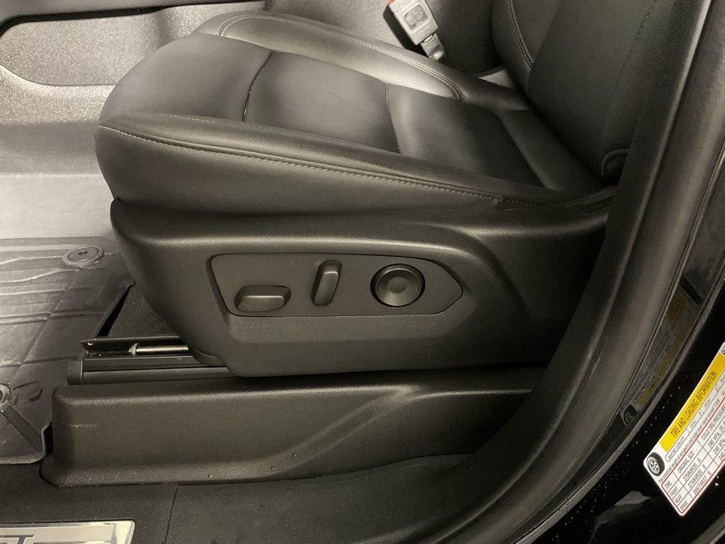 Used 2025 Chevrolet Tahoe Z71 w/ Comfort Package image 21