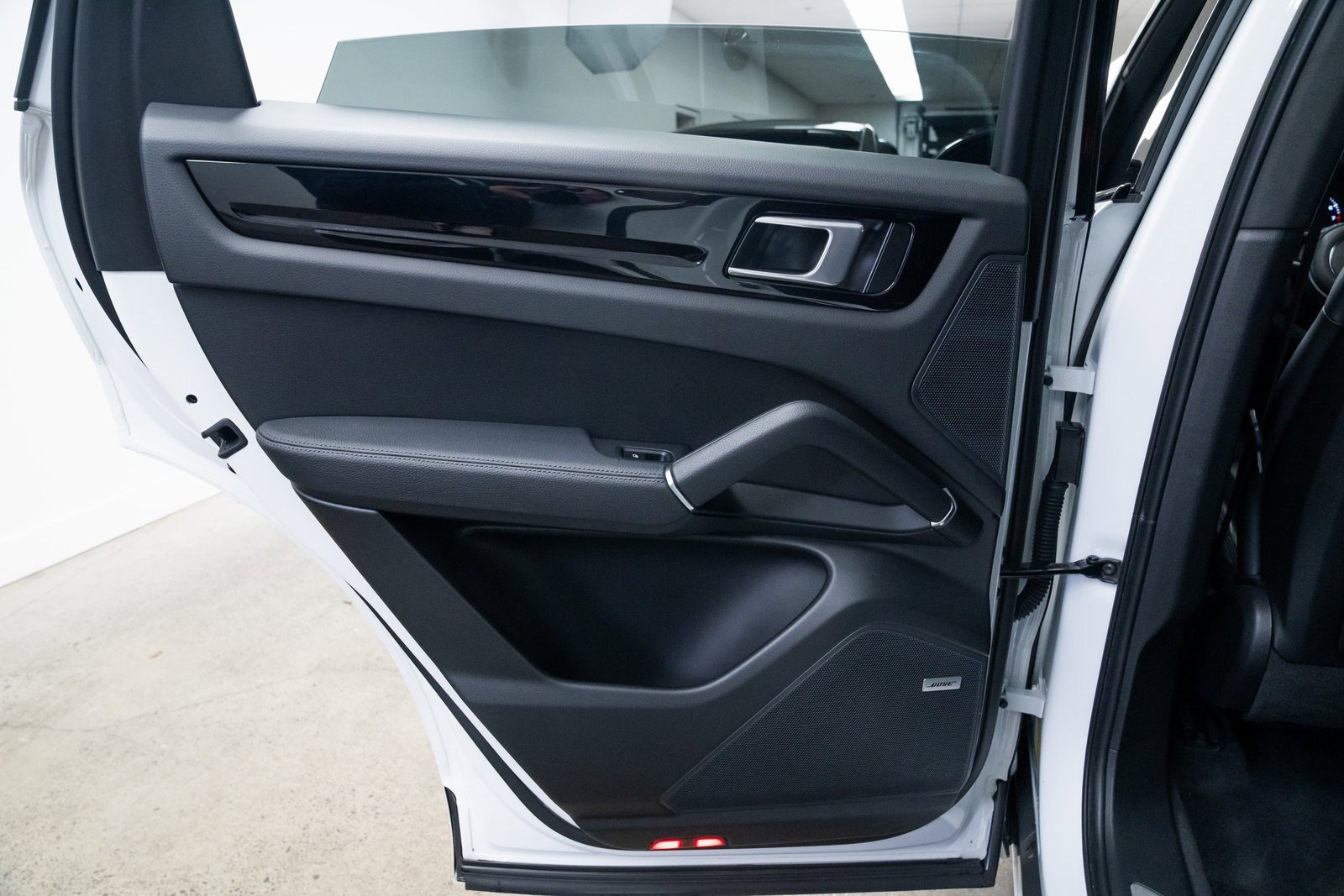 Used 2022 Porsche Cayenne Base w/ Premium Package image 20