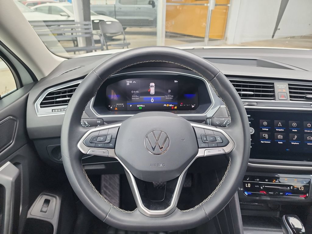 Used 2024 Volkswagen Tiguan SE AWD/4WD image 18