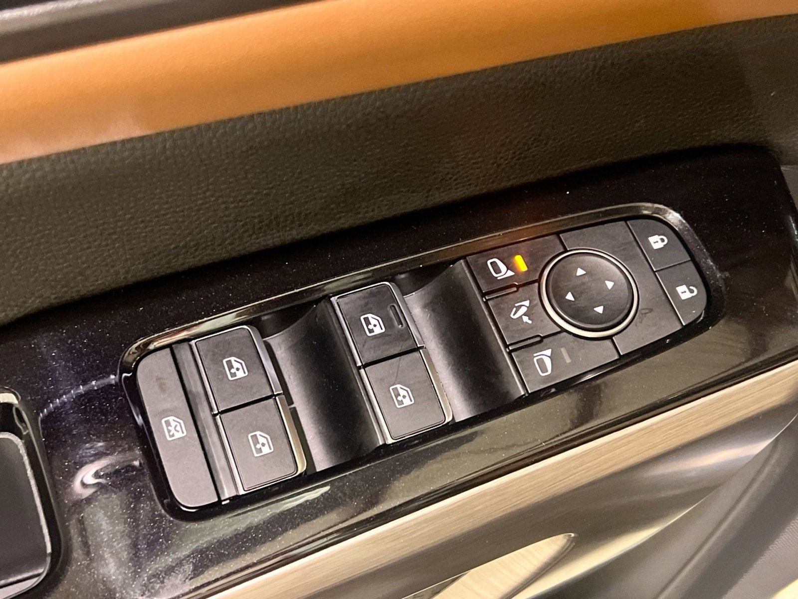 Used 2022 Nissan Pathfinder Platinum w/ Cargo Package image 32