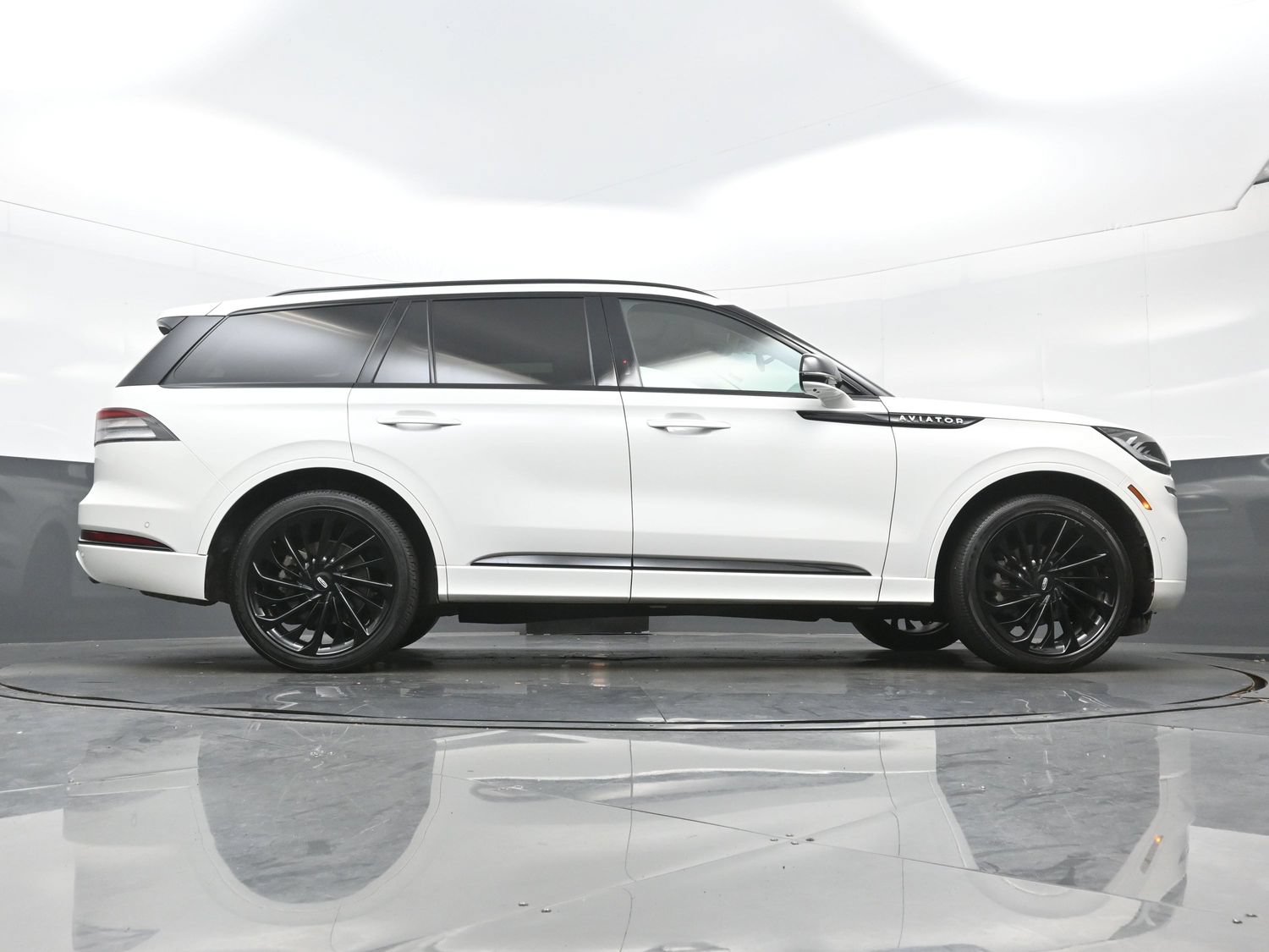 Used 2023 Lincoln Aviator Reserve w/ Jet Package AWD/4WD image 33