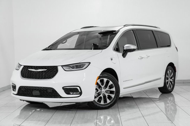 Used 2023 Chrysler Pacifica Pinnacle image 4