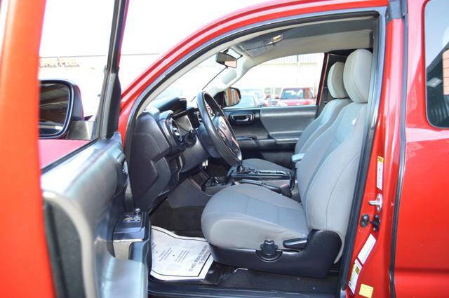 Used 2017 Toyota Tacoma 4x4 Access Cab image 12