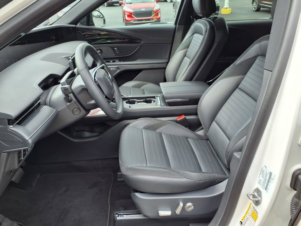 New 2025 Lincoln Nautilus Reserve w/ Jet Appearance Package image 4