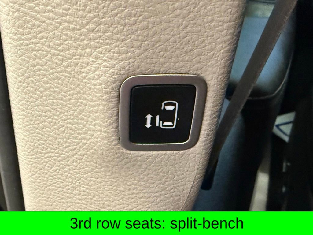 Used 2024 Chrysler Pacifica Touring-L image 17