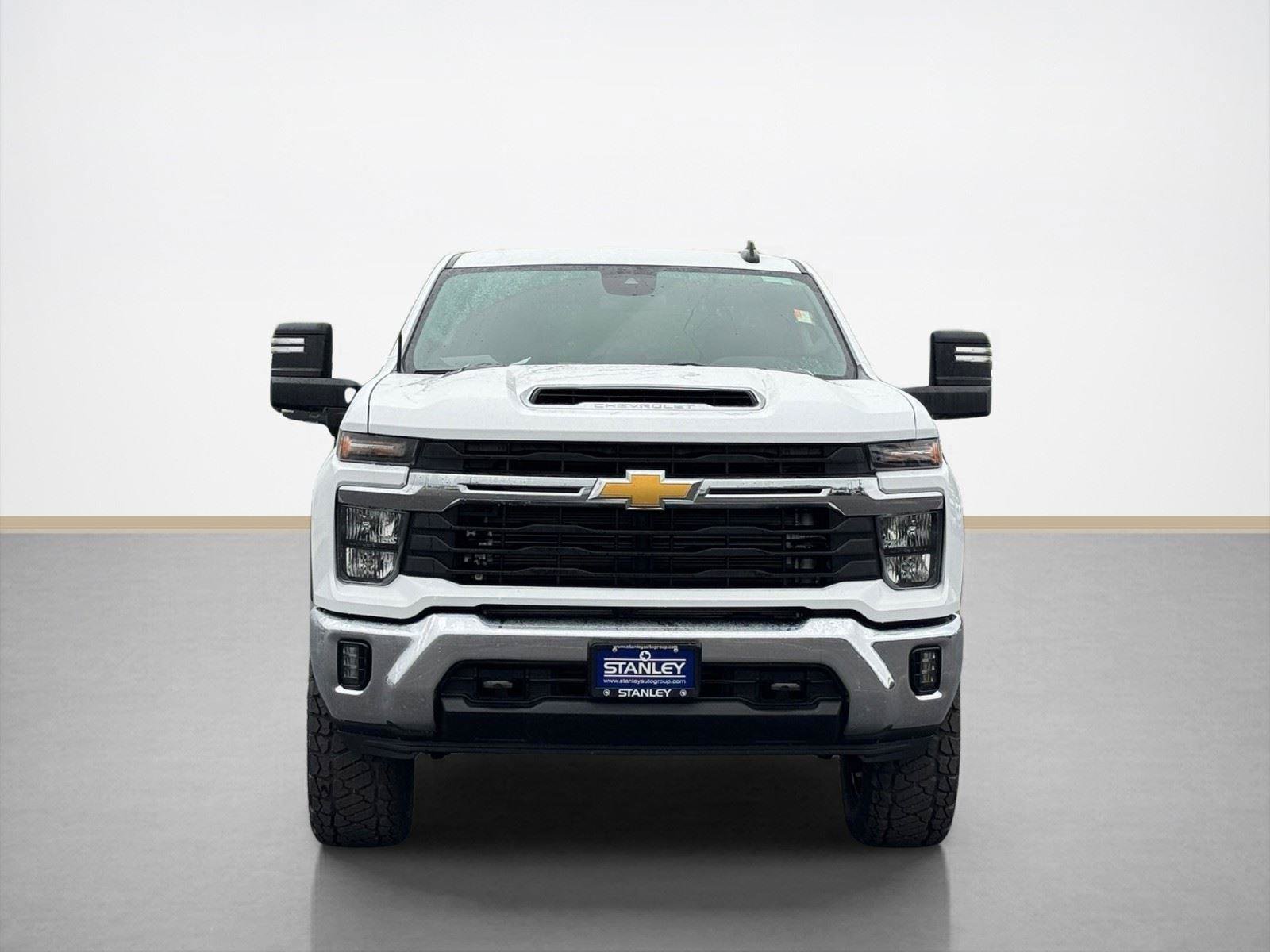 Used 2025 Chevrolet Silverado 2500 LT w/ Convenience Package AWD/4WD image 2