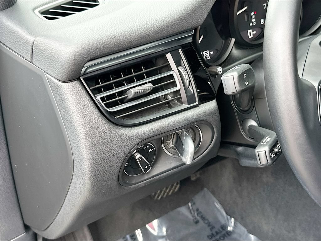 Certified 2023 Porsche Macan Turbo AWD/4WD image 11
