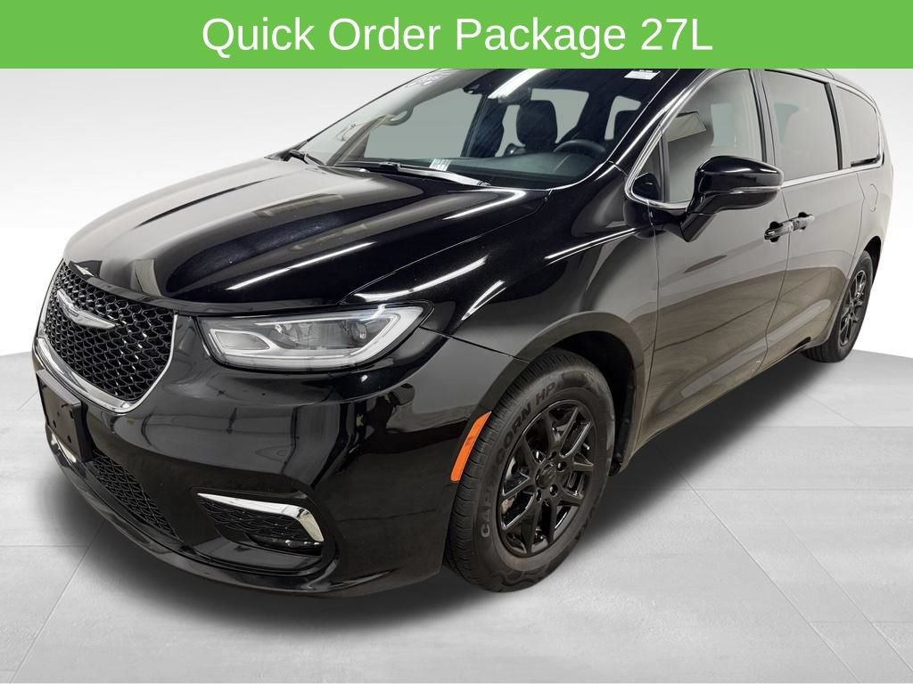 Used 2025 Chrysler Pacifica Select FWD image 4
