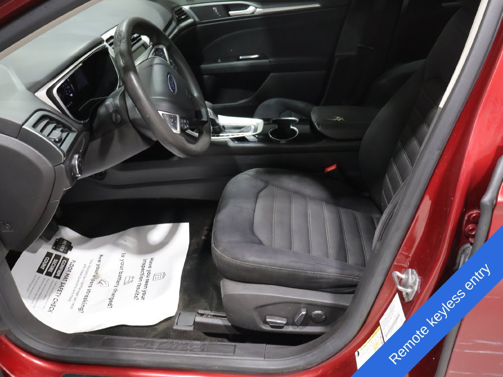 Used 2015 Ford Fusion SE FWD image 2