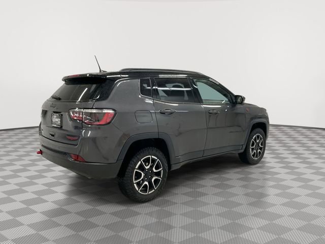 Used 2024 Jeep Compass Trailhawk image 11