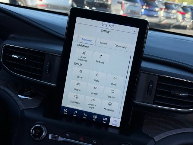 Certified 2020 Ford Explorer Platinum w/ Premium Technology Package image 29