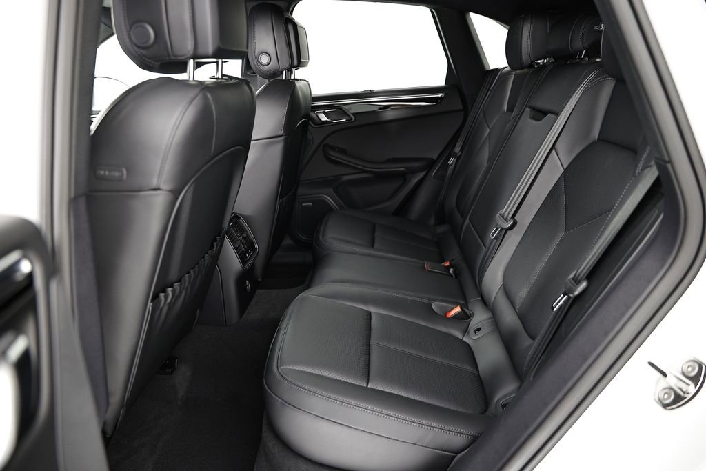 New 2026 Porsche Macan AWD/4WD image 28