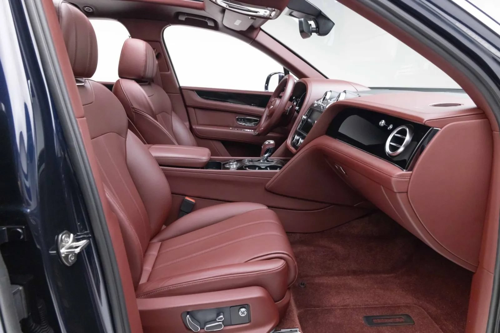 Used 2019 Bentley Bentayga AWD/4WD image 28