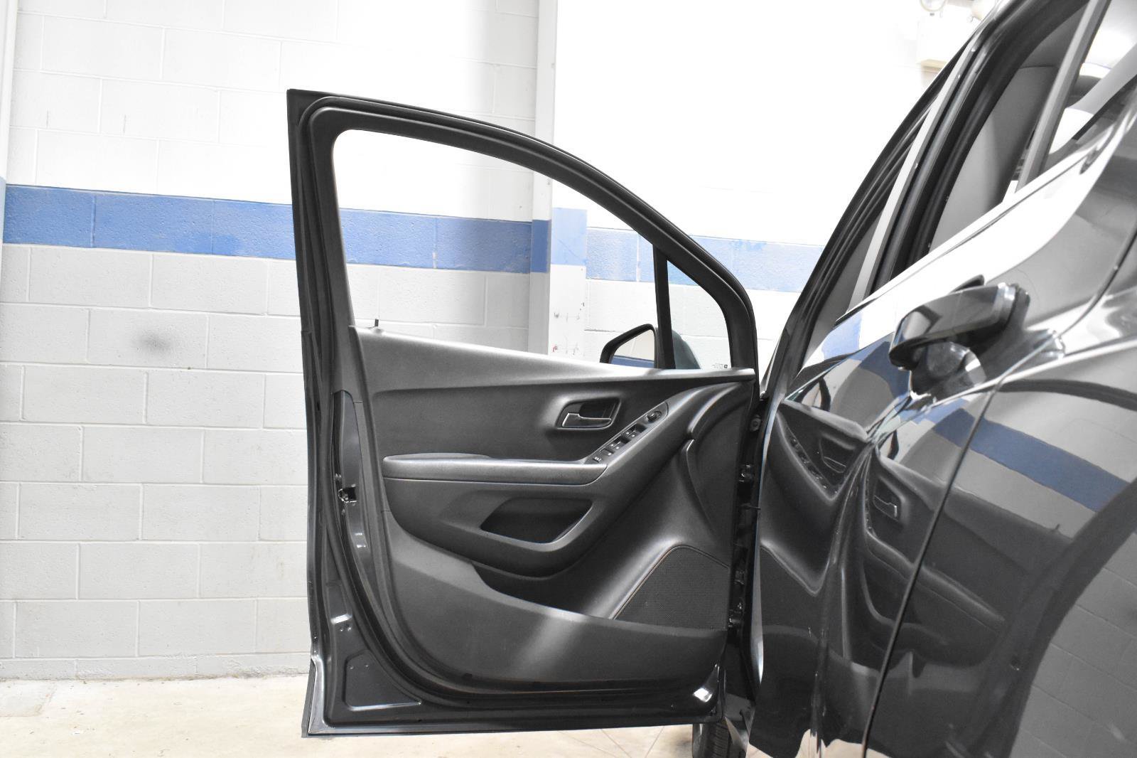 Used 2020 Chevrolet Trax LT FWD image 11
