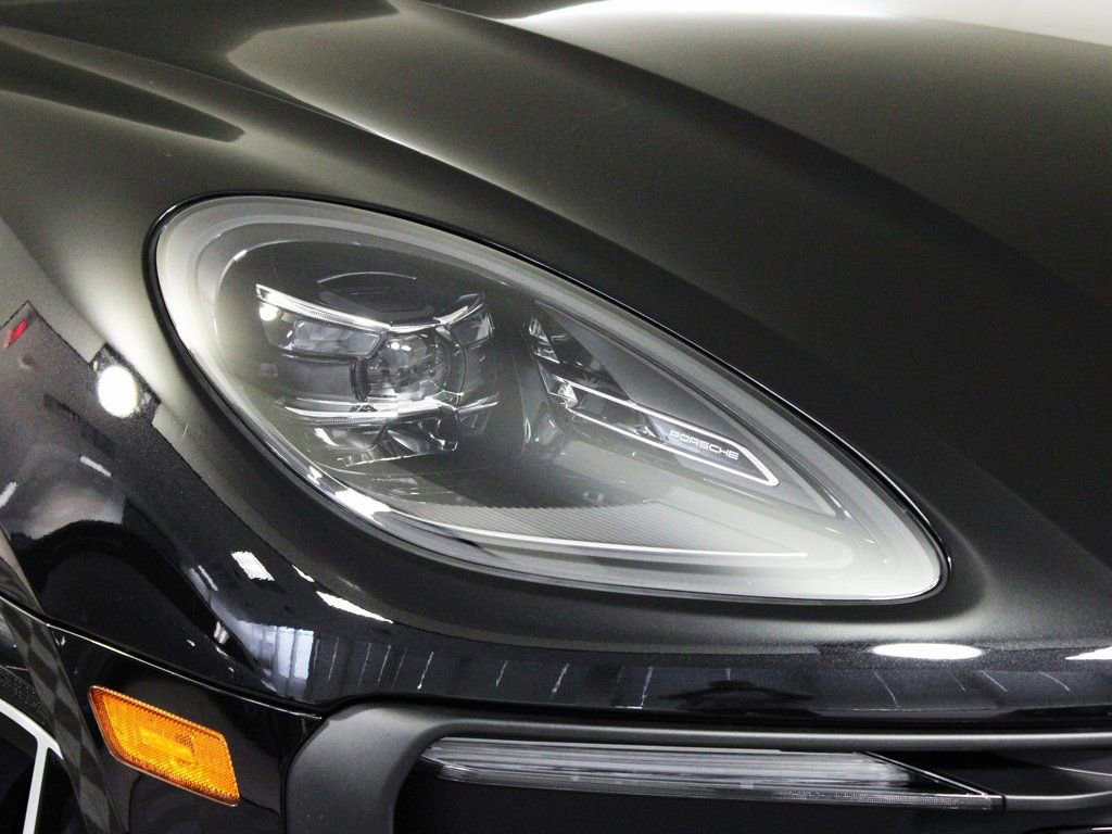Certified 2025 Porsche Macan image 11