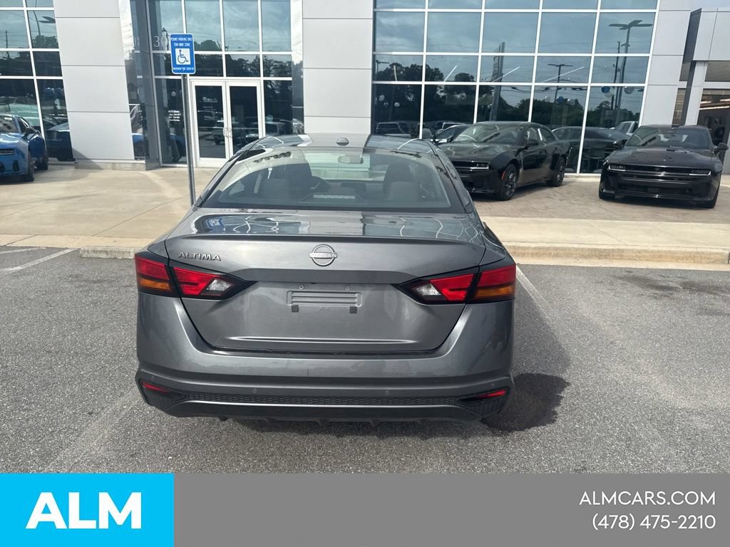 Used 2025 Nissan Altima 2.5 SV FWD image 12