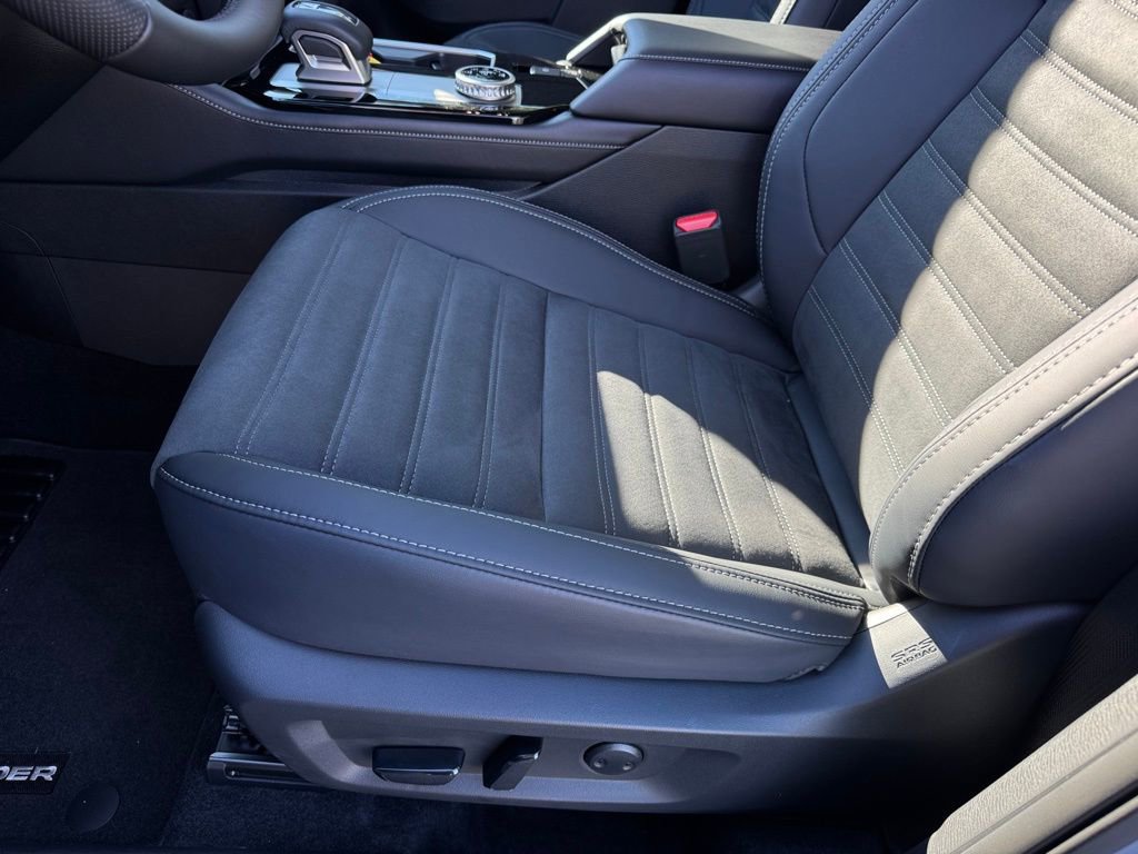 New 2025 Mitsubishi Outlander SE image 29