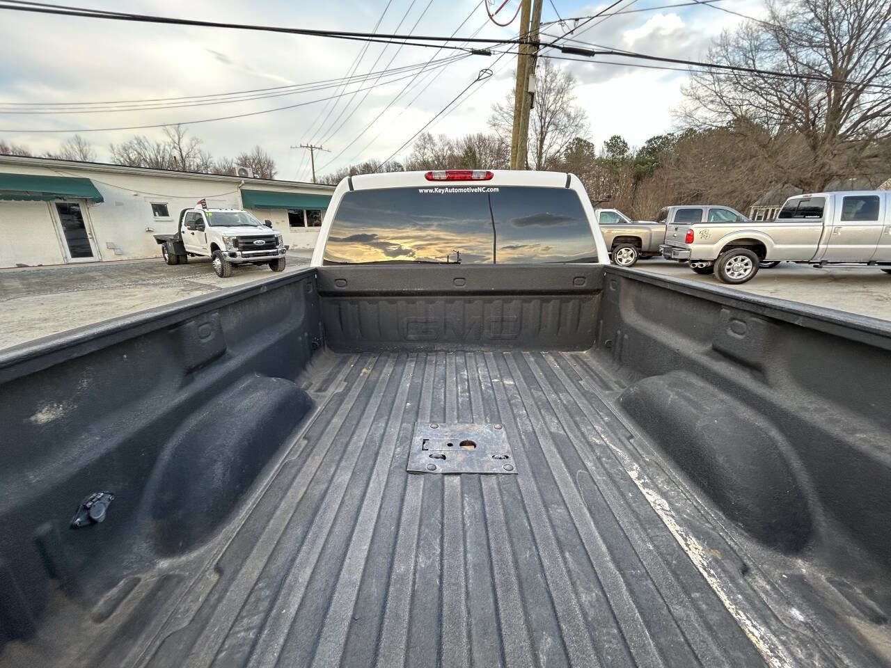 Used 2007 GMC Sierra 2500 SLE w/ Z71 Off-Road Package image 8
