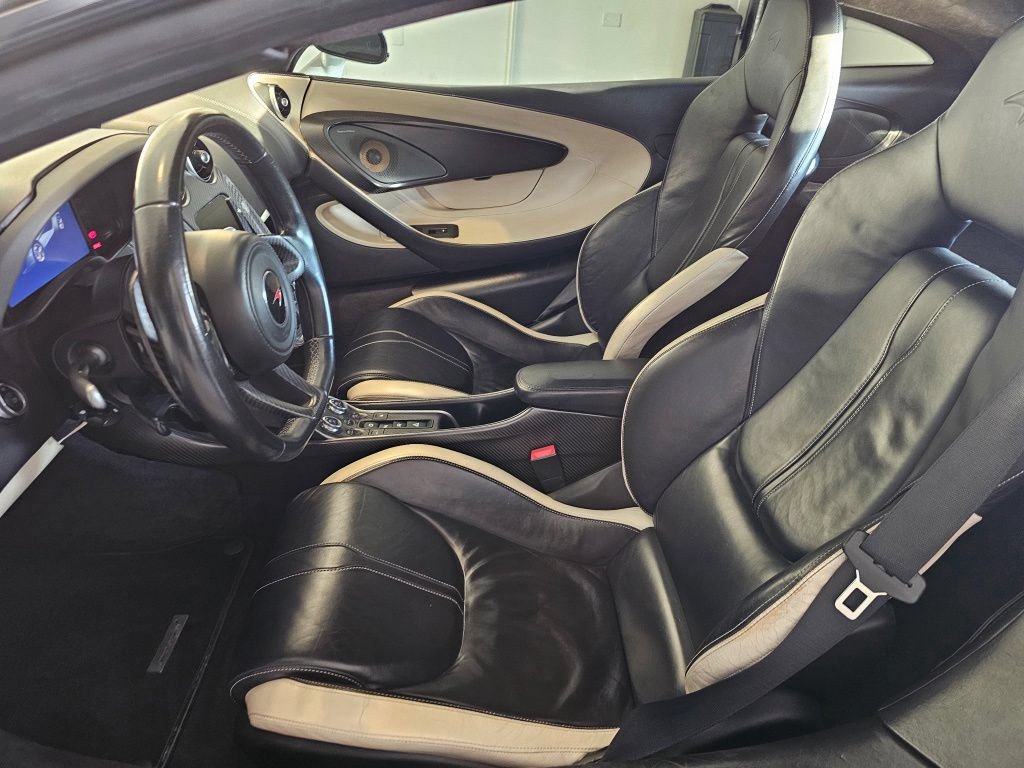 Used 2016 McLaren 570S Coupe RWD image 13