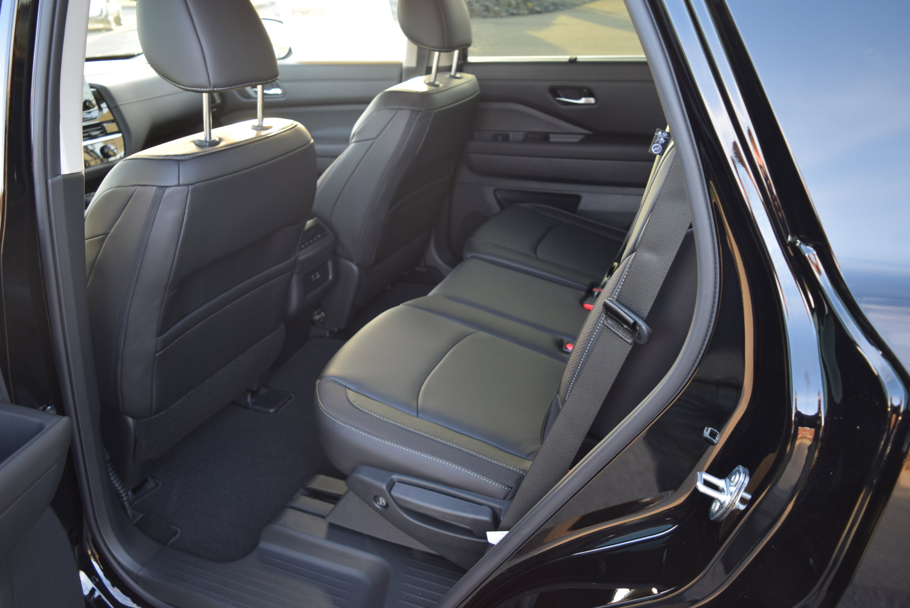 New 2025 Nissan Pathfinder SL image 11