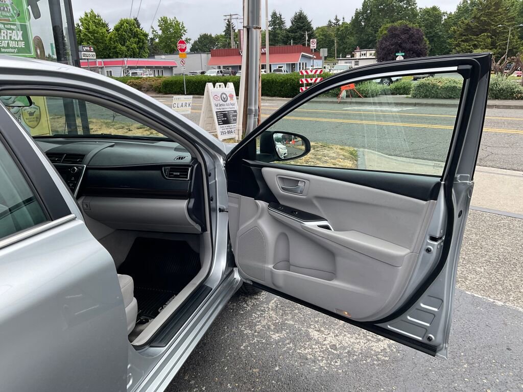 Used 2017 Toyota Camry LE image 16