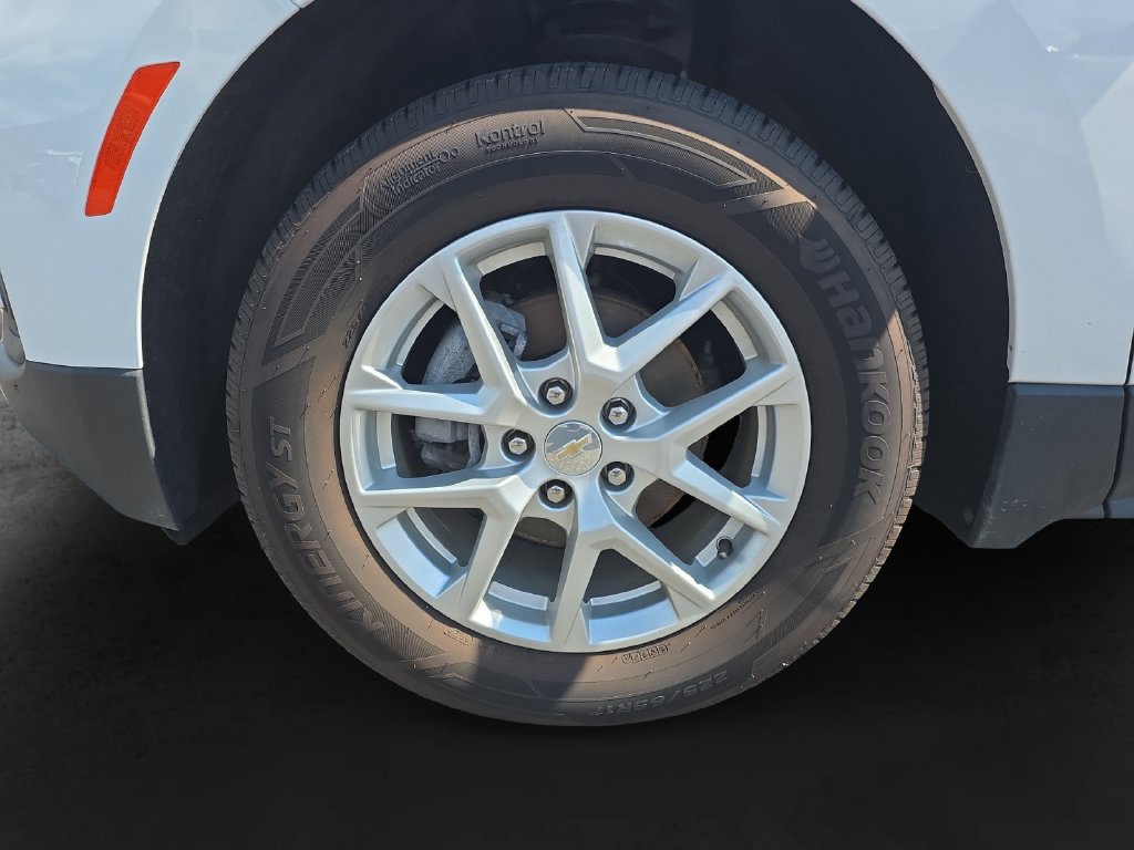 Used 2023 Chevrolet Equinox LS AWD/4WD image 9