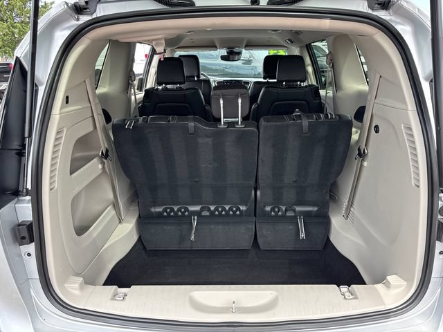 Used 2024 Chrysler Pacifica Touring-L FWD image 33