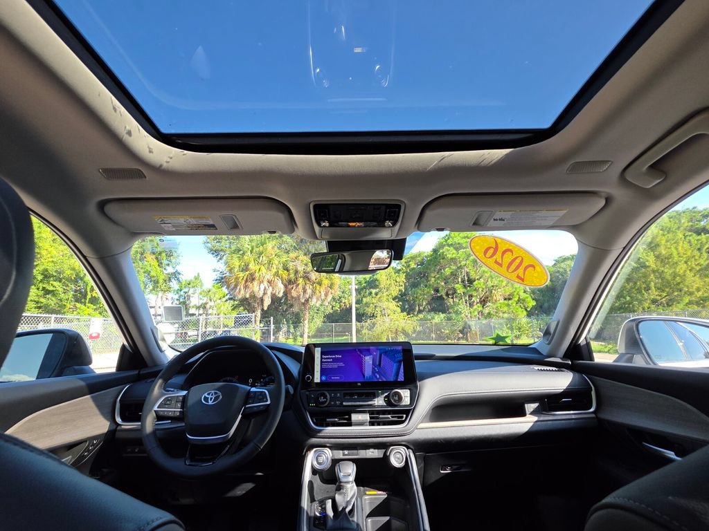 Used 2026 Toyota Grand Highlander AWD image 4