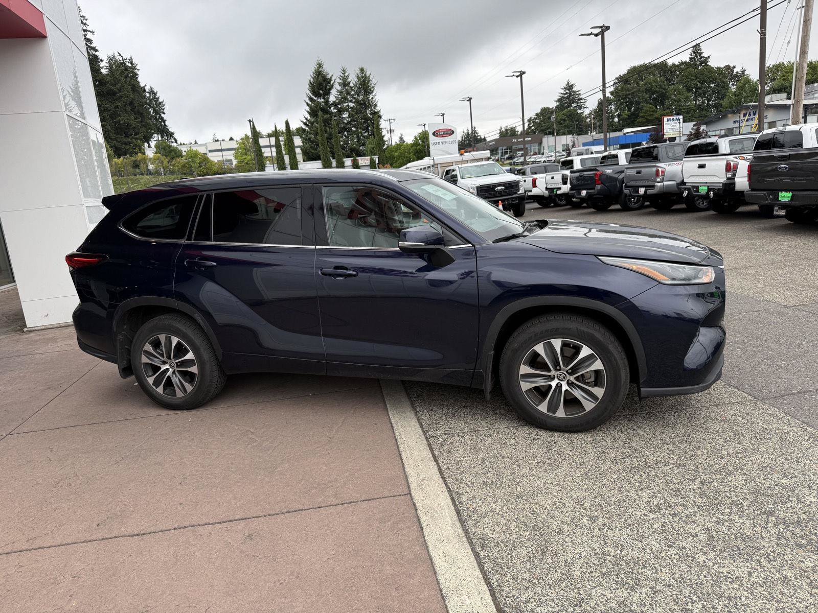 Certified 2021 Toyota Highlander XLE AWD/4WD image 9