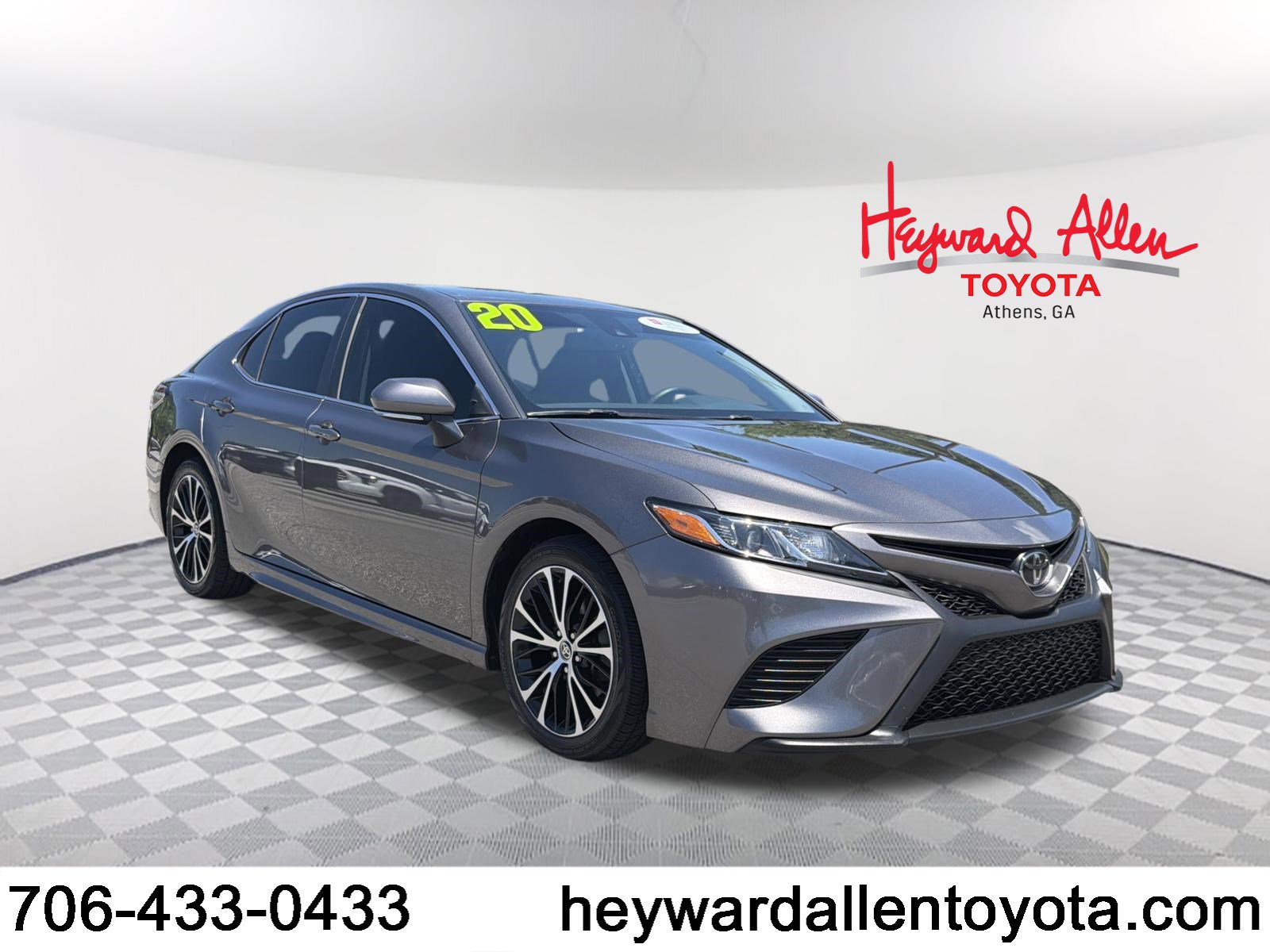 Certified 2020 Toyota Camry SE w/ Convenience Package FWD image 1