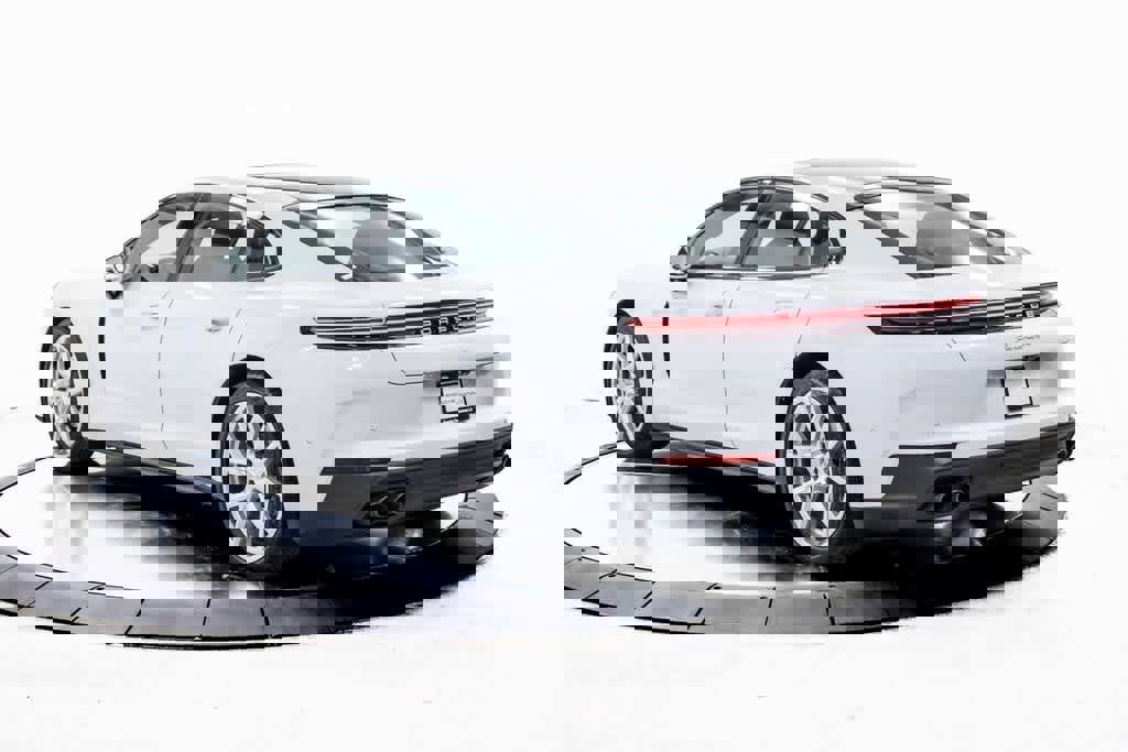 Certified 2024 Porsche Panamera 4 image 3