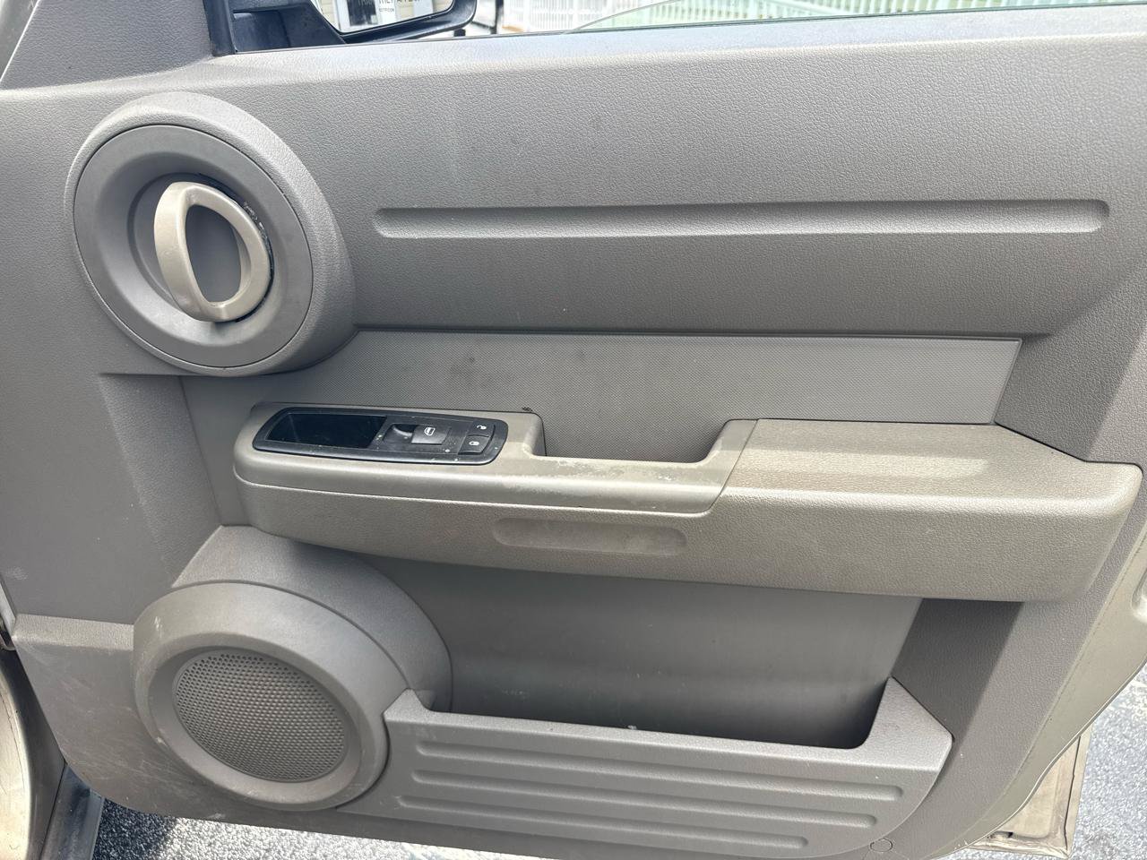 Used 2007 Dodge Nitro SXT RWD image 13