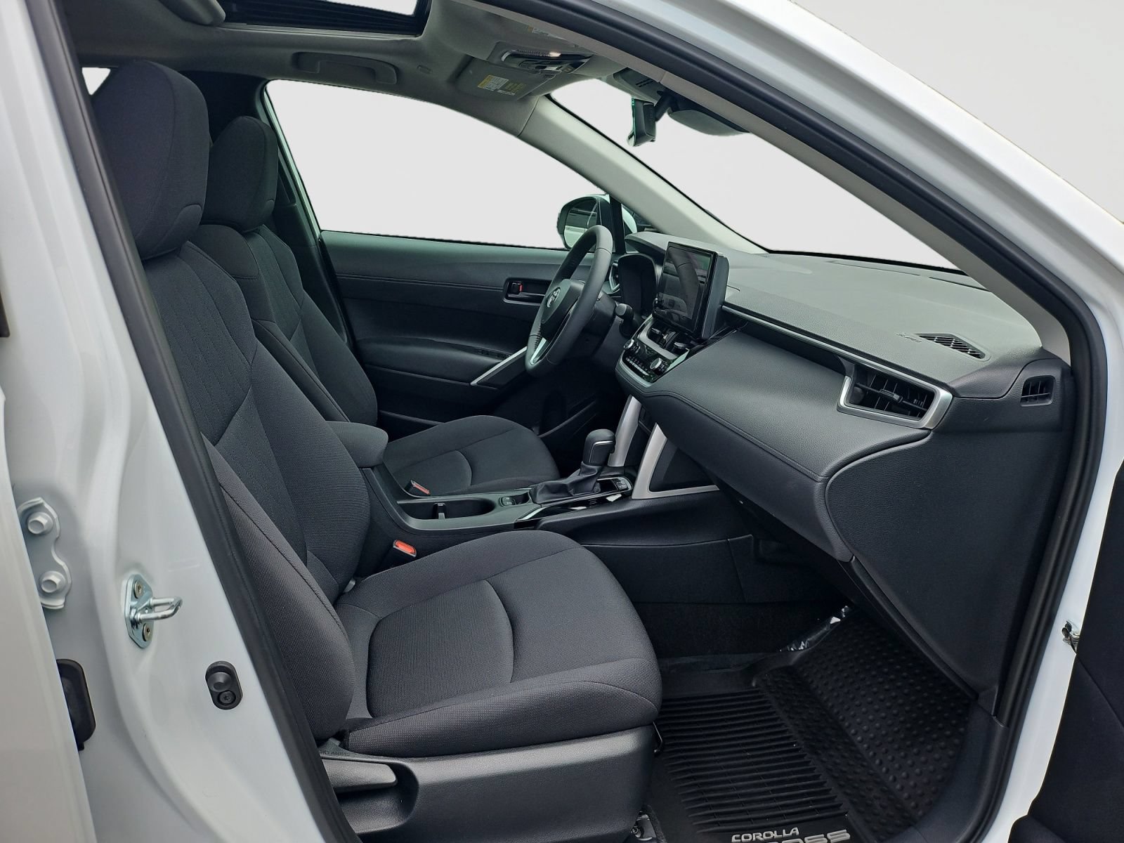 Used 2024 Toyota Corolla Cross LE w/ Moonroof Package FWD image 17