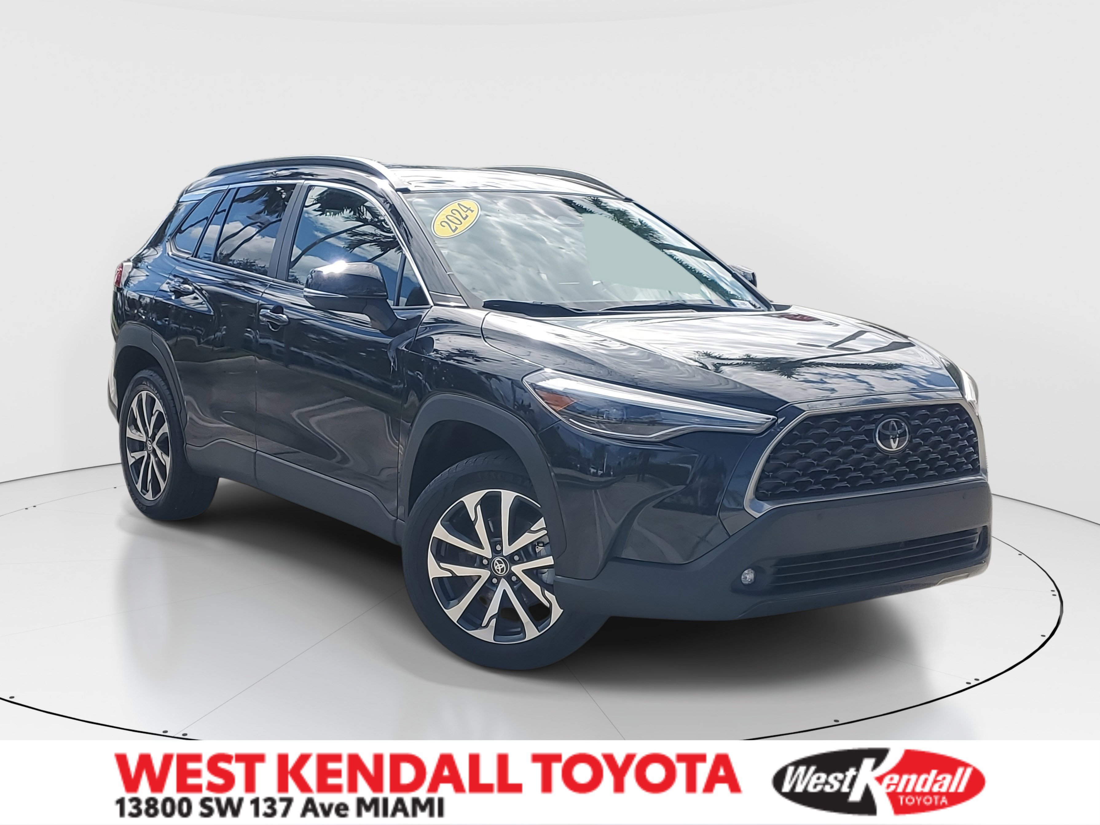 Used 2024 Toyota Corolla Cross XLE image 1